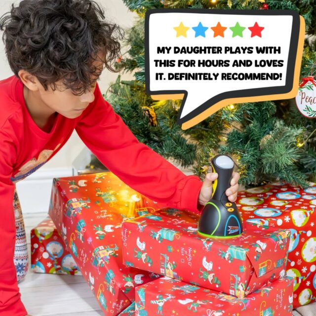 Let me tell you a secret...

Hyper Dash really is the BEST game to play on Christmas day? 

Will you be unwrapping yours this year? ✨

#hyperdash #bearfacedgames #christmasgame