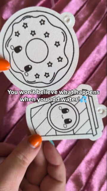 You'll never believe how Spongeez magically turn 3D!

Make your own customised bag charm ready to show off- it's the perfect Easter craft activity! 💖

#spongeez