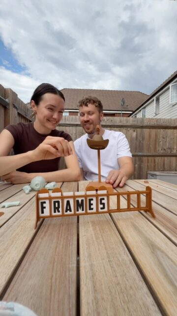 Who knew Hankman could be so addictive?! 

#GoldenBearToys #GameNight #FamilyGames #WordGame #Hankman
