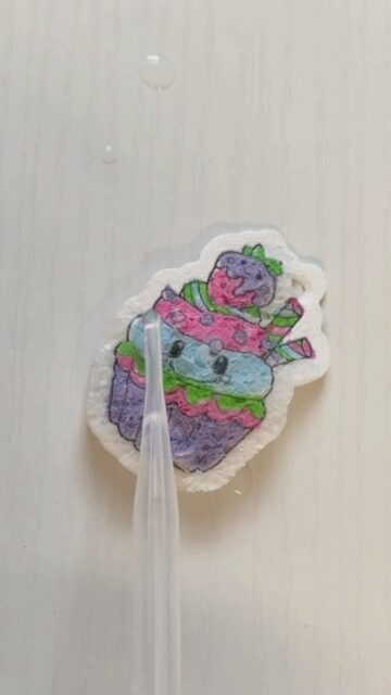 Let’s see what’s inside a Spongeez kit! 📦✨

From the flat Spongeez character to everything you need to create your own adorable keyring, this is a craft activity that’s as fun to make as it is to keep.

Colour it, add water, watch it transform, then take your creation wherever you go! 💧🎨🩷

Would your little one love this? 💬

#mumtok #mumsoftiktok #unboxing #kidscrafts #spongeez