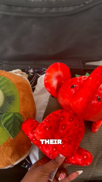 Packing mistake number one: thinking the Foodibles were going IN the suitcase 😭✈️
One look at their little faces and they were immediately promoted to travel buddies. They’re staying with us for the whole journey 🤍
Which Foodible would you take on holiday?
#foodibles #traveltoys #sensorytoys #collectibletoys #toysforkids